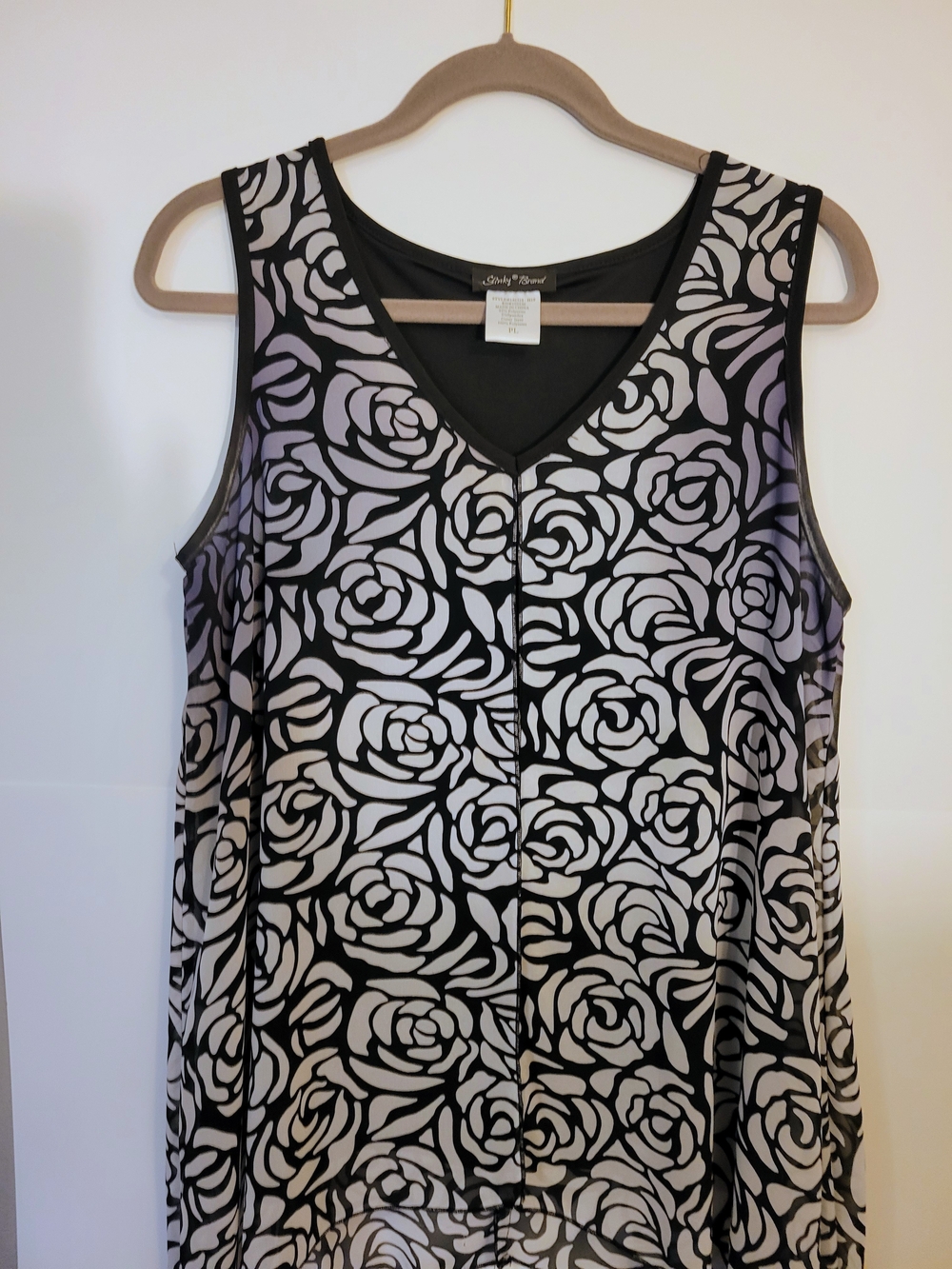 Slinky Brand Black & White Rose-Print V-Neck Tank